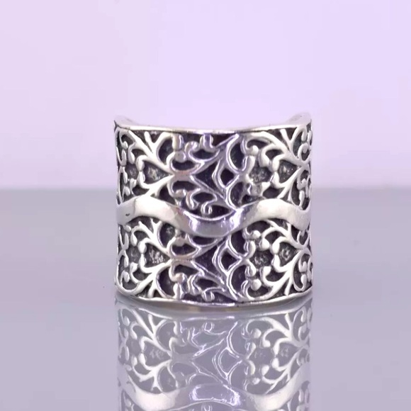 Silpada Vintage Rare Sterling Silver
Beautiful Filigree, Scrolled Vine Ring - Picture 2 of 8